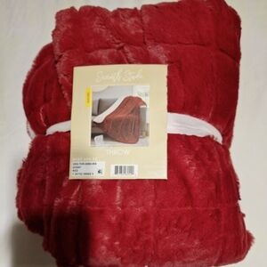 Seventh Studio red 50x60 plush Throw. NWT.